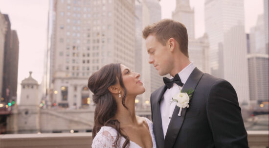 Bride and groom at Wrigley building in chicago / Union League Club Chicago